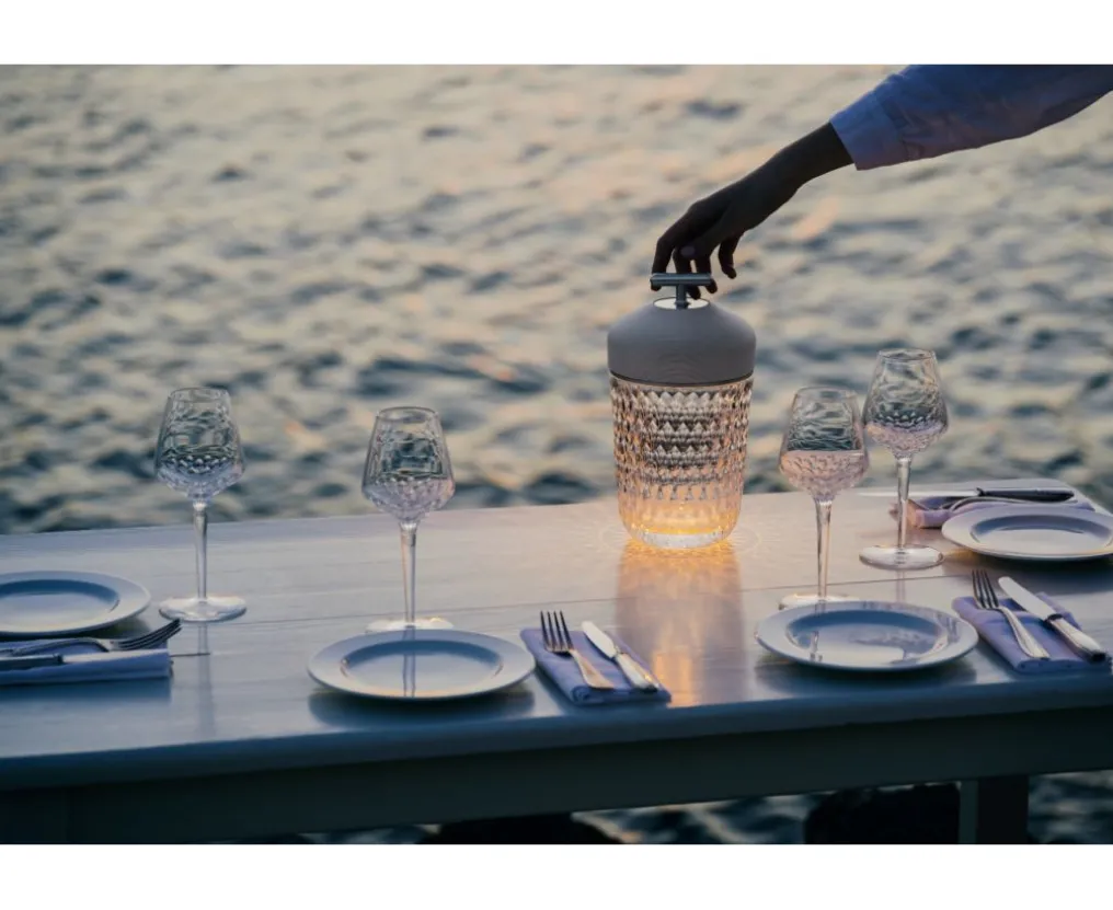 Discover the crystal portable lamp by Saint-Louis, in white wood and vibrant silver