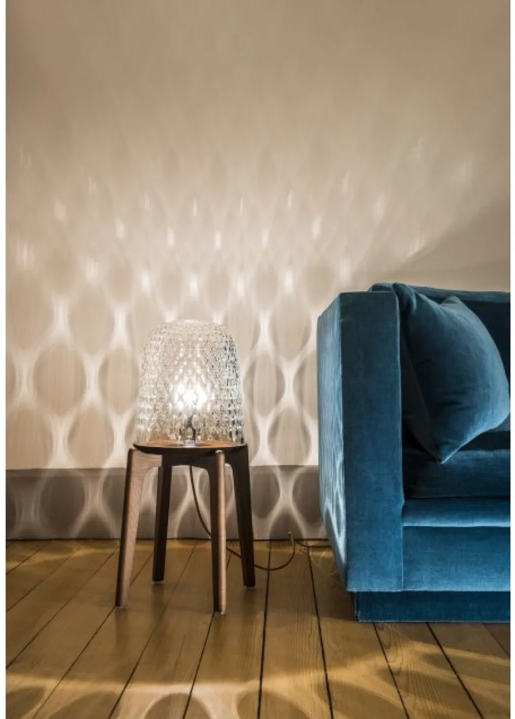 FOLIA DARK WOOD FOOTED TABLE LAMP