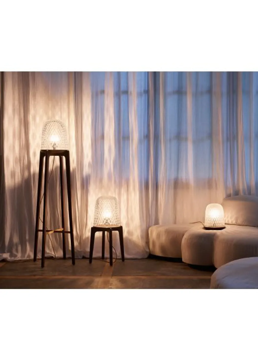 FOLIA DARK WOOD TABLE LAMP SATIN-FINISHED