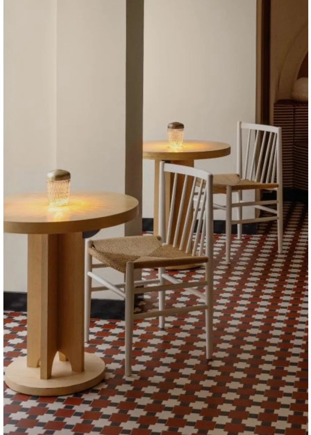Gold-finished mini portable lamp: choose Saint-Louis and the crystal lamp
