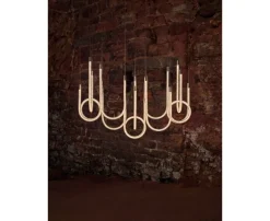 Horizontal 10-light chandelier: Light up your design-inspired spaces