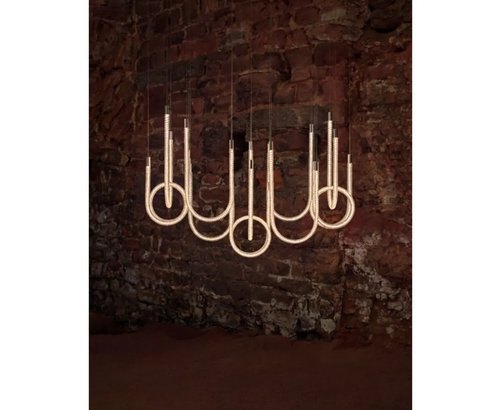 Horizontal 10-light chandelier: Light up your design-inspired spaces